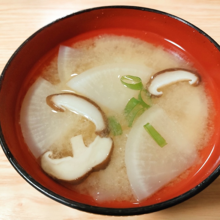 大根と椎茸と小ねぎの味噌汁